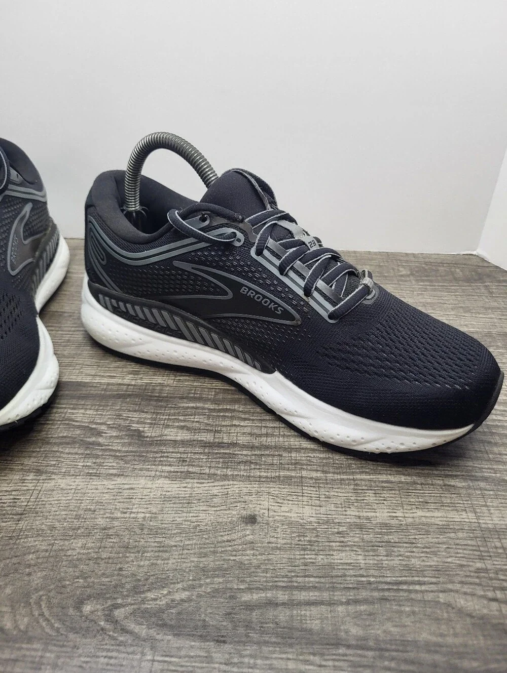 Brooks Ariel GTS 23 Women's Size 9 D Wide Black White Running Shoes